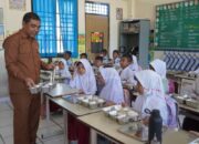 Sekda Tinjau MBG di SDN Tunas Abdya