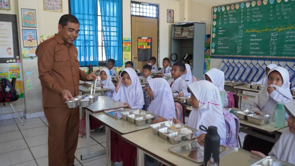 Sekda Tinjau MBG di SDN Tunas Abdya