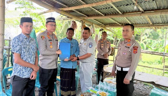 Di Balik Tangis Sunyi, Ada Uluran Tangan: Kisah Keluarga Siti Zahara Menerima Santunan