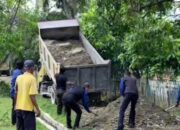 Akses Jalan Menuju Masjid Rusak Parah, Ricky Perbaiki Dengan Dana Pribadi