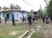 Warga Sulit Ke Masjid, Bung RA Perbaiki Jalan Pakai Uang Pribadi