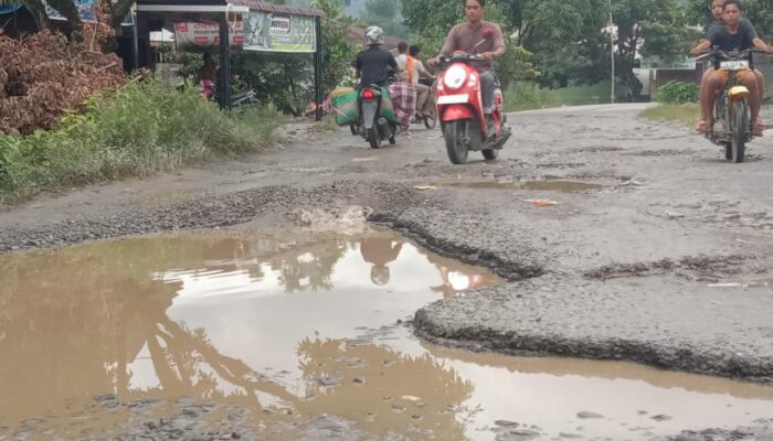 PUPR Agara Diminta Perbaiki Jalan Rusak Di Ruas Jalan Kabupaten