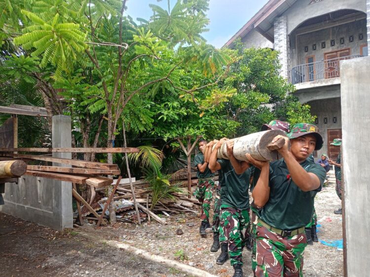 Prajurit TP 857/GG Hadir Di Tengah Masyarakat, Gotong Royong Bangun Dayah Jihadul Fata