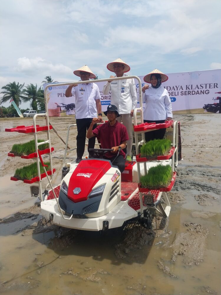 Deliserdang Kabupaten Pertama Di Sumut Gunakan Drone Sprayer Pertanian
