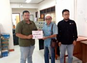 Peduli Bocah Tanpa Anus, PT SMM Serahkan Bantuan