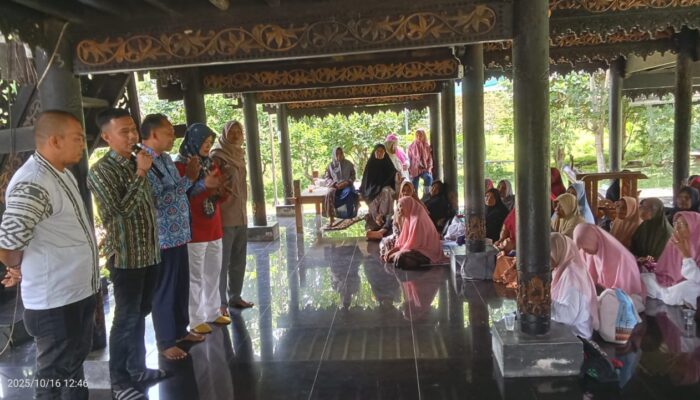 75 Siswa Sekolah Lansia Belajar Di Taman Hutan Kota Langsa
