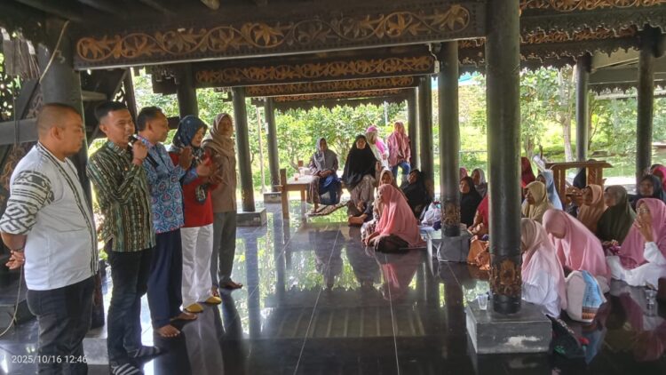 75 Siswa Sekolah Lansia Belajar Di Taman Hutan Kota Langsa
