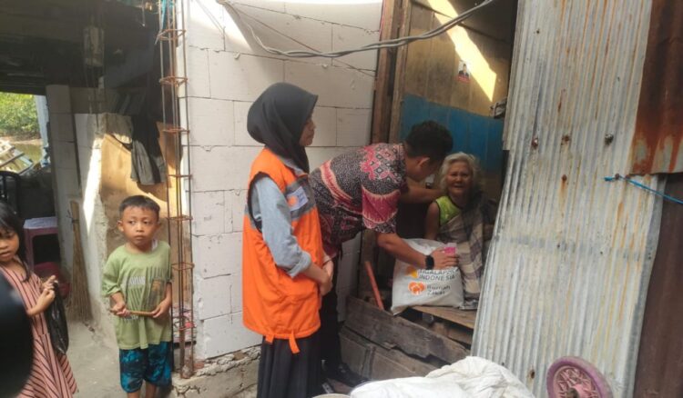 Lurah Rappokalling Gandeng Rumah Zakat, Sapa Janda Dan Lansia Dengan Sembako