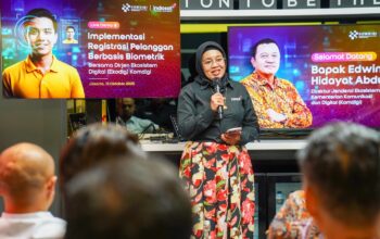 Indosat Ooredoo Hutchison (Indosat atau IOH) bersama Kementerian Komunikasi dan Digital (Komdigi) Republik Indonesia menggelar Live Biometric Demo untuk layanan prabayar dan proses registrasi (self-register) eSIM di Gerai IM3 Jakarta. Penerapan teknologi biometrik ini merupakan bagian dari komitmen Indosat untuk memperkuat pengalaman digital yang semakin nyaman, aman, dan modern bagi seluruh pelanggan.