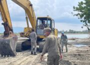Terkait Laporan Masyarakat, Satpol PP Dan WH Turun Ke Pengurukan Pasir Laut Di Baitussalam