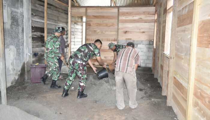 Satgas TMMD ke-126 Kodim 0119/Bener Meriah Cor Lantai Rumah Warga Tidak Layak Huni
