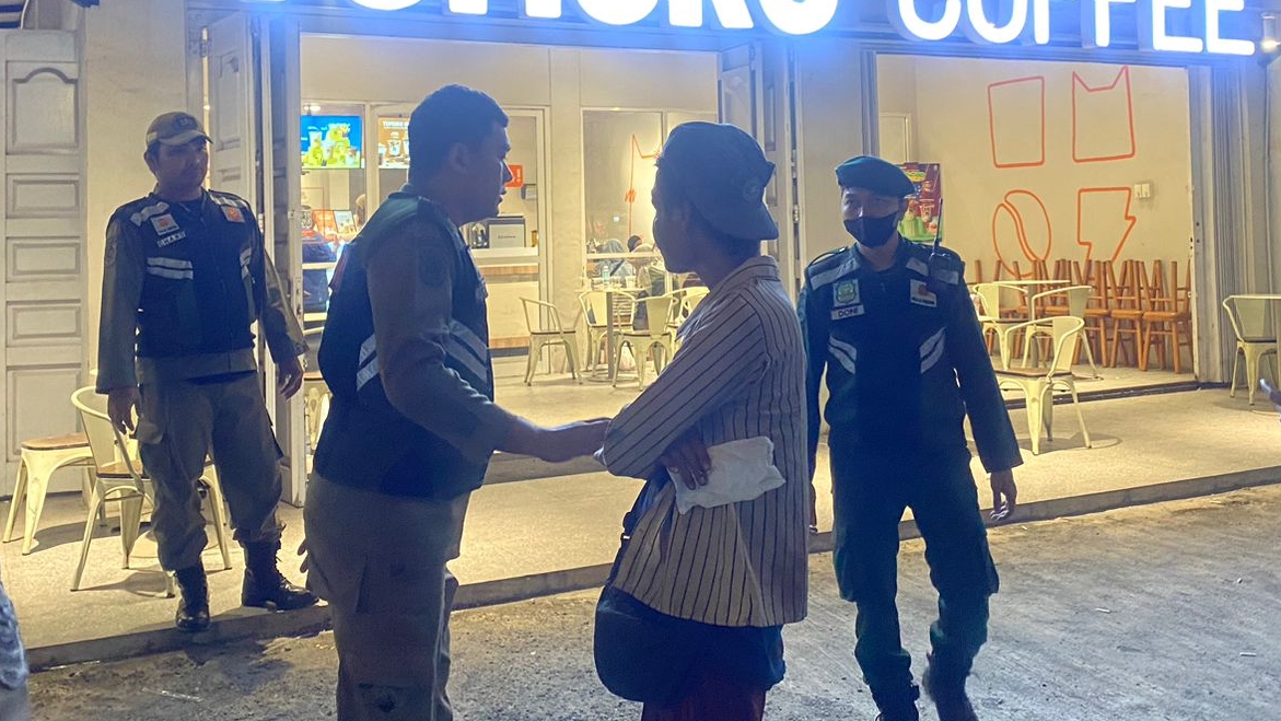 Ganggu Usaha, ODGJ Ditertibkan Satpol PP WH Banda Aceh