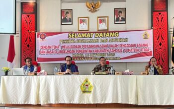 Komisi Pengawas Persaingan Usaha (KPPU) Republik Indonesia melalui Komisioner Goprera Panggabean, didampingi Kepala Kantor Wilayah I KPPU Ridho Pamungkas dan Penasehat KPPU Benny Pasaribu, melaksanakan kegiatan Sosialisasi dan Advokasi bertema “Mewujudkan Persaingan Sehat dalam Pengadaan Barang dan Jasa di Lingkungan Pemerintah Kabupaten Samosir” di Aula Kantor Bupati Samosir.