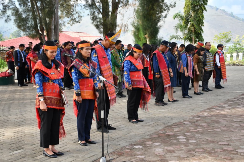 Upacara Hari Kesadaran Nasional, ASN Samosir Kompak Kenakan Ulos