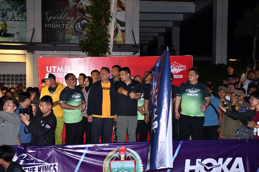 Bupati Samosir Bersama Gubsu Lepas Flag Off Trail Of The King 100 Km