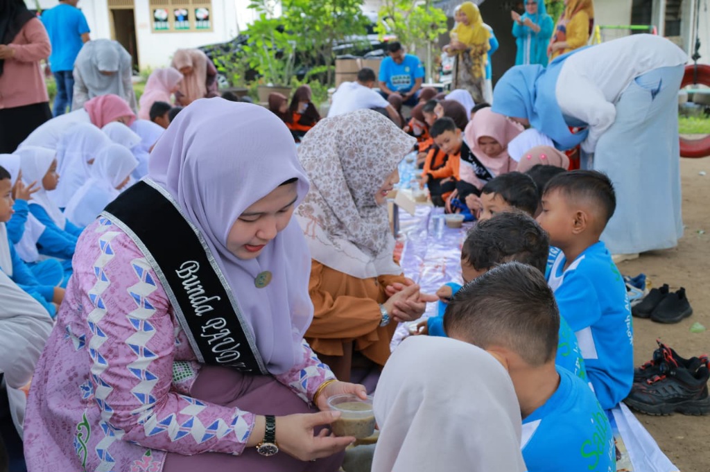 Bunda PAUD Aceh Besar Ajak Anak Dan Guru Hidup Sehat Lewat Program Segar Madu