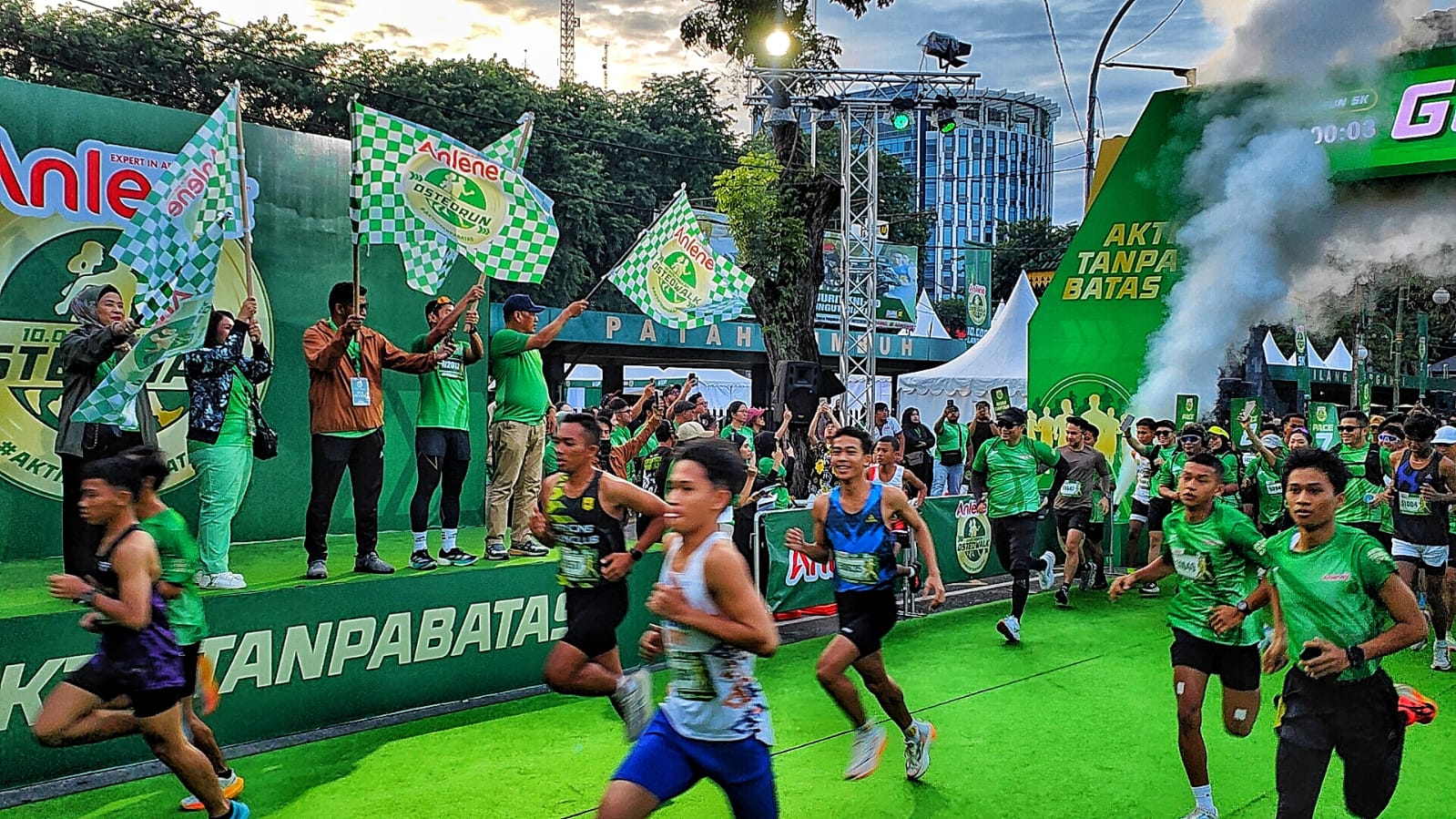 Anlene™ Ajak Warga Medan Ikuti OsteoWalk 10.000 Langkah