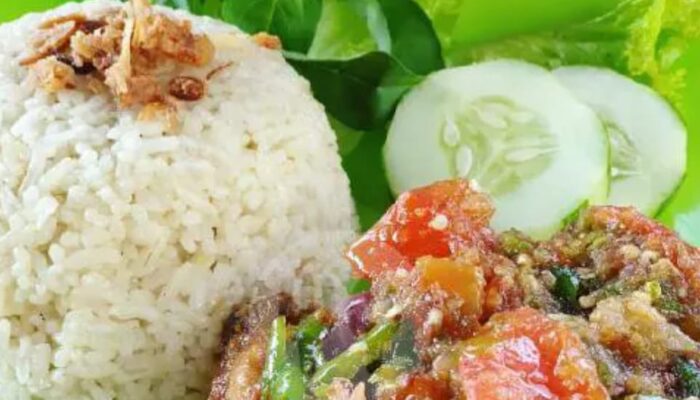 Nasi Ayam Pecak New PCC Kuphi, Kuliner Pedas Legendaris Kota Sigli