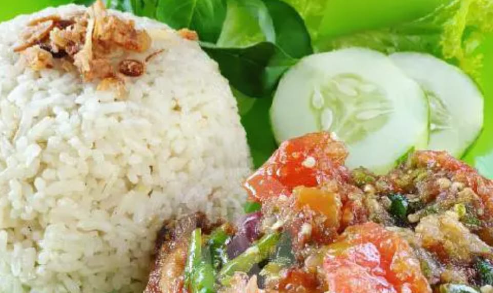 Nasi Ayam Pecak New PCC Kuphi, Kuliner Pedas Legendaris Kota Sigli