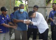 Rumah Ngadirun Ludes Terbakar, Ricky Hadir Berikan Bantuan Kemanusiaan