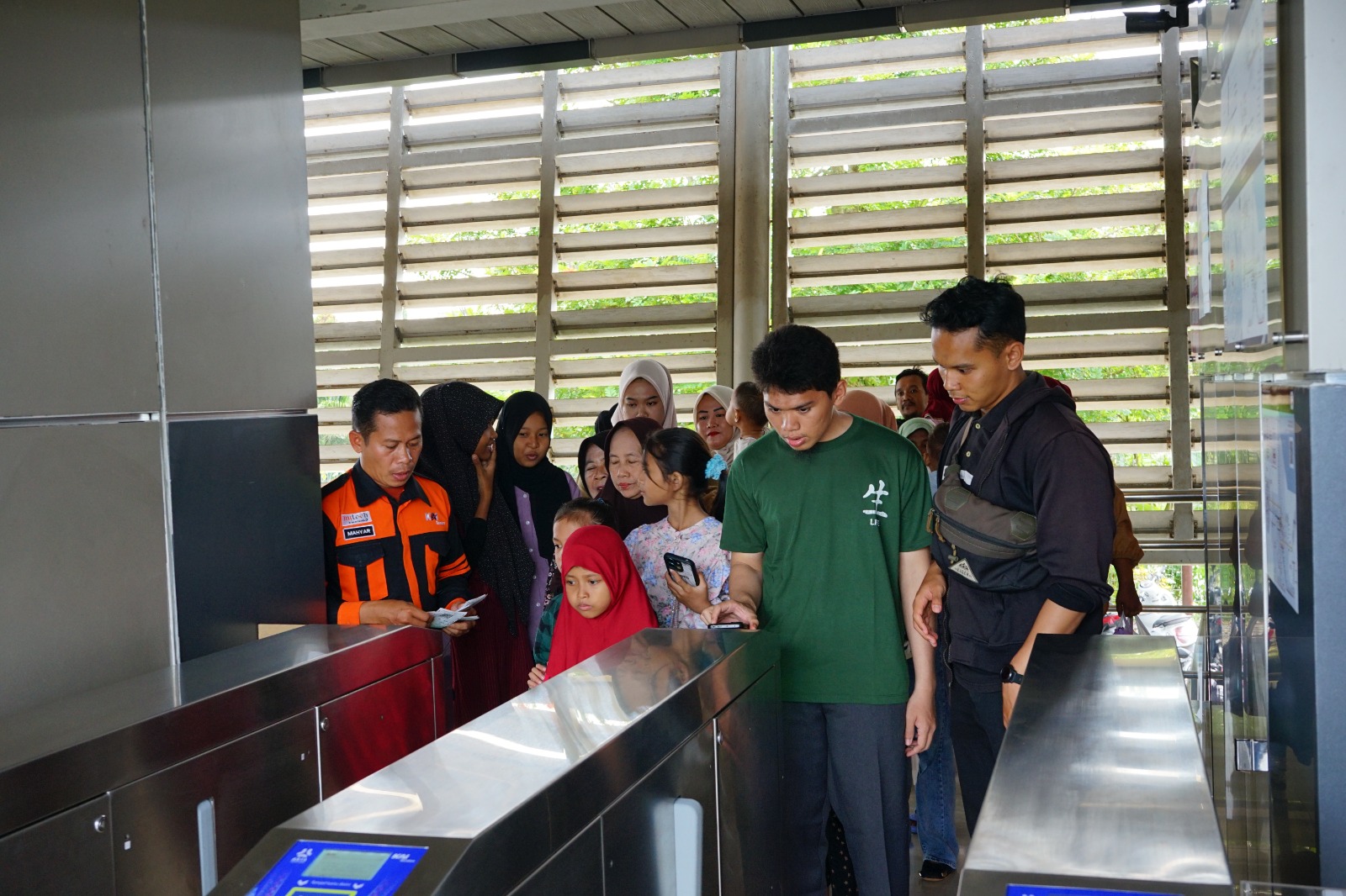 PT Railink Pasang Gate Keberangkatan Di Stasiun Tengahan Untuk Tingkatkan Kenyamanan Penumpang