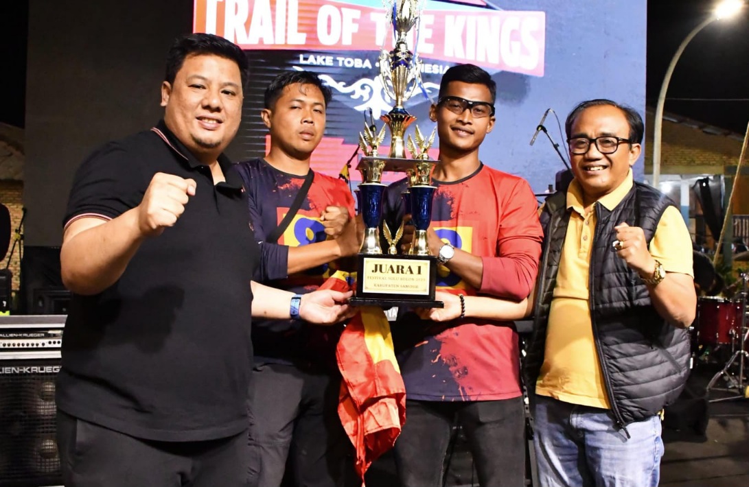 Puraka Medan Juarai Festival Solu Bolon Samosir