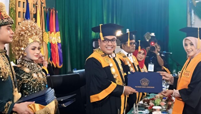PNL Wisuda 904 Mahasiswa, Direktur Ajak Alumni Berbakti Pada Orang Tua