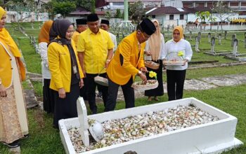 Peringati HUT Ke-61, Golkar Sibolga Ziarah Dan Tabur Bunga Di Taman Makam Pahlawan