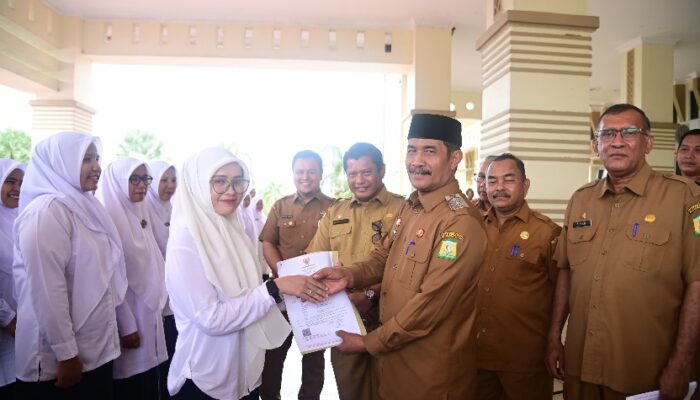 Serahkan 101 SK PPPK Tahap II dan CPNS Lulusan IPDN, Wabup Aceh Besar Ajak Tingkatkan Disiplin Dan Bersyukur