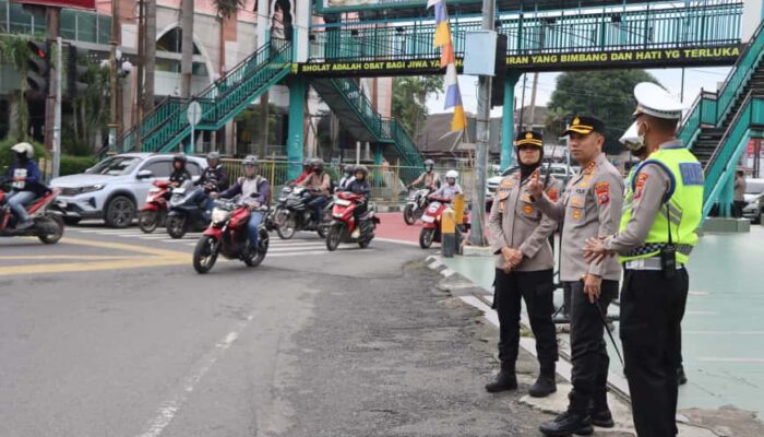 Kapolrestabes Medan Pantau Kondisi Lalulintas, Pastikan Arus Berjalan Lancar