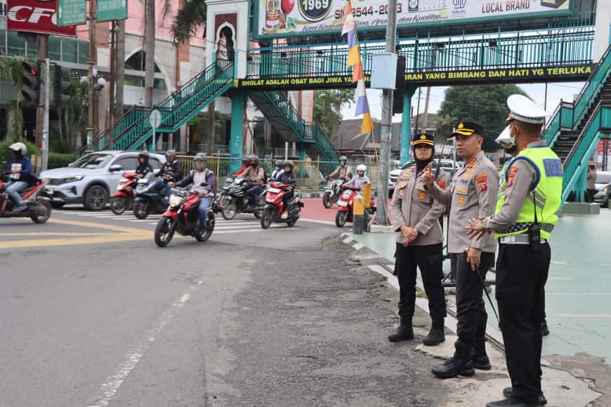 Kapolrestabes Medan Pantau Kondisi Lalulintas, Pastikan Arus Berjalan Lancar
