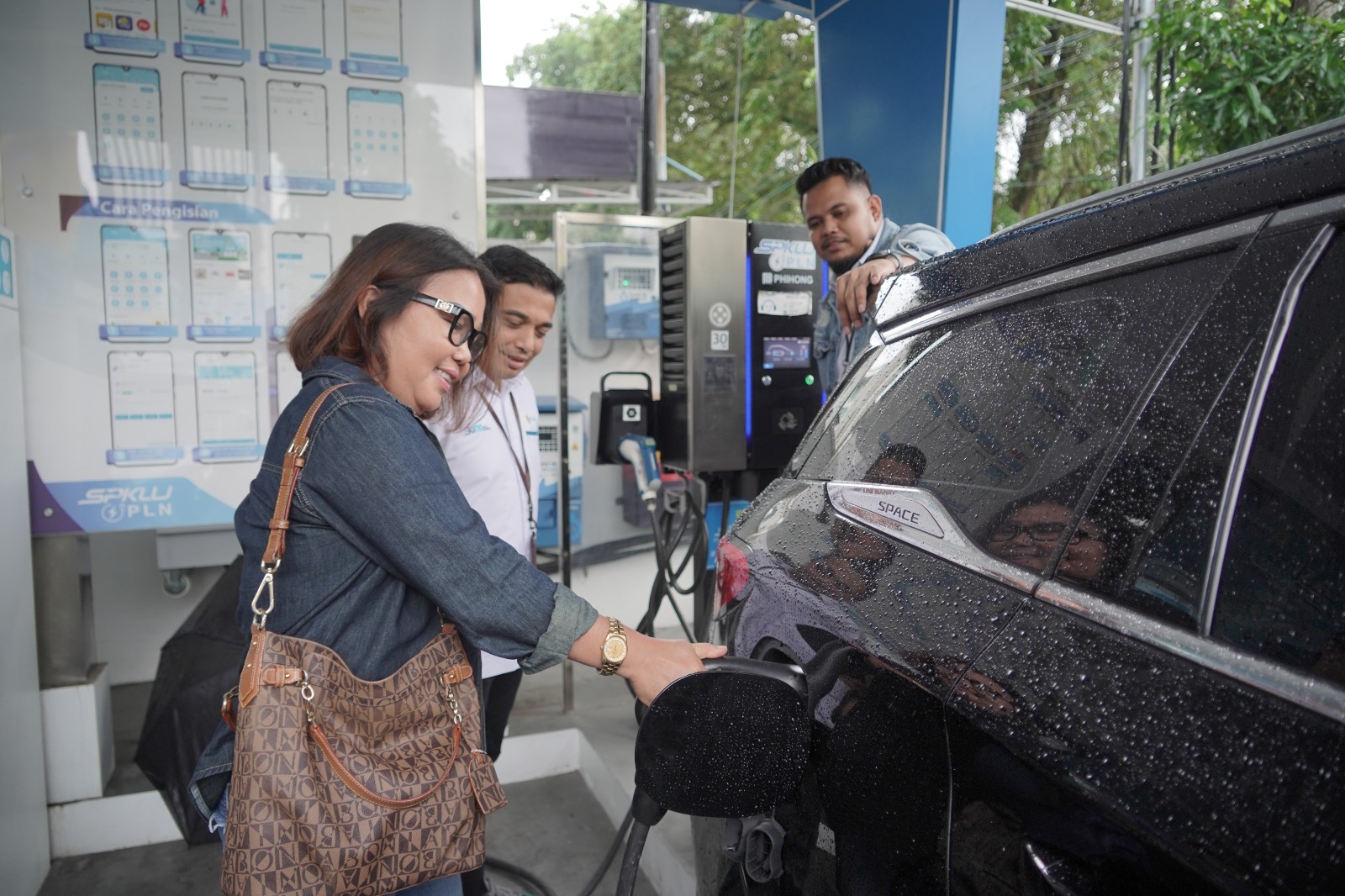 Gaungkan Era Kendaraan Listrik, PLN UID Sumut Ajak Media Jelajahi SPKLU Di Sumut
