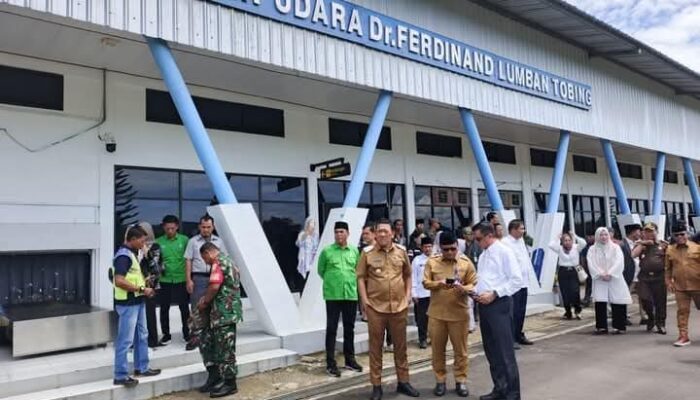 Wakil Wali Kota Sibolga Sambut Kedatangan Menko PM Muhaimin Iskandar di Bandara Pinangsori