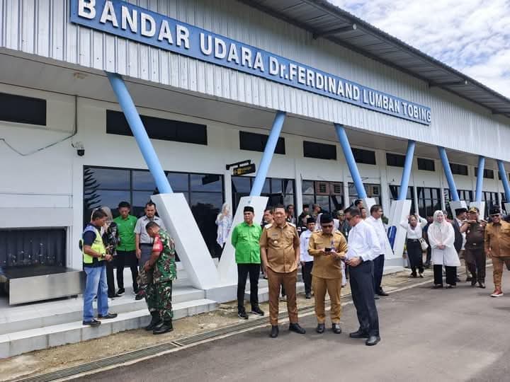 Wakil Wali Kota Sibolga Sambut Kedatangan Menko PM Muhaimin Iskandar di Bandara Pinangsori