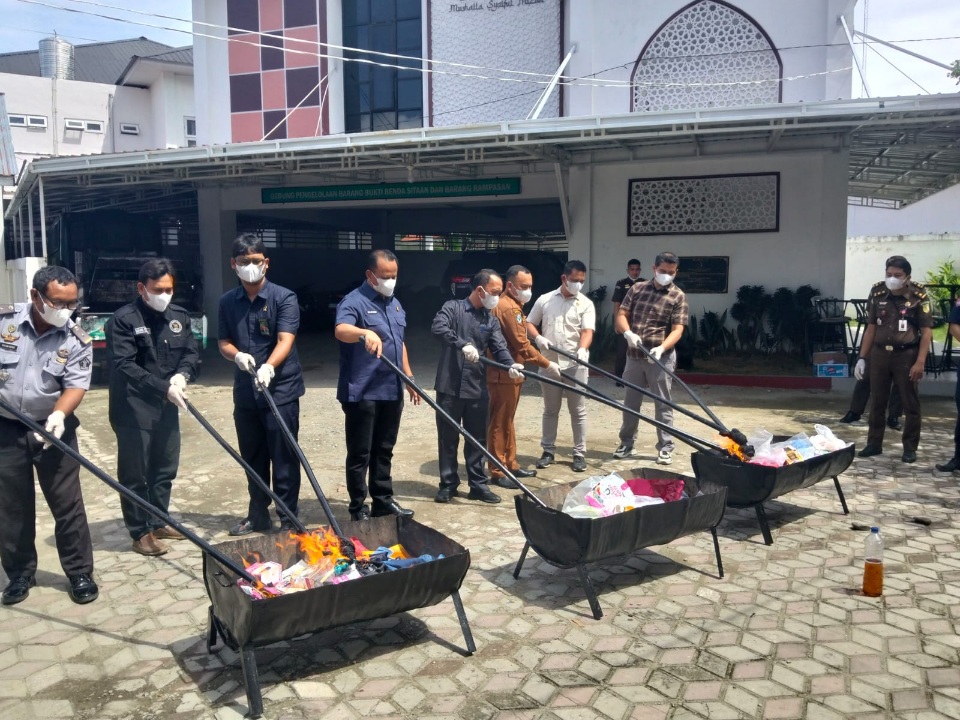 Kejari Agara Musnahkan Sejumlah Barang Bukti