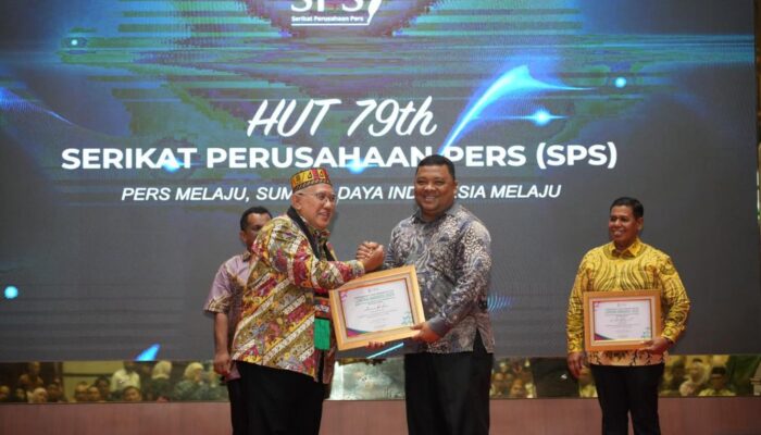 Bupati Aceh Besar Terima Lontar Awards 2025 SPS