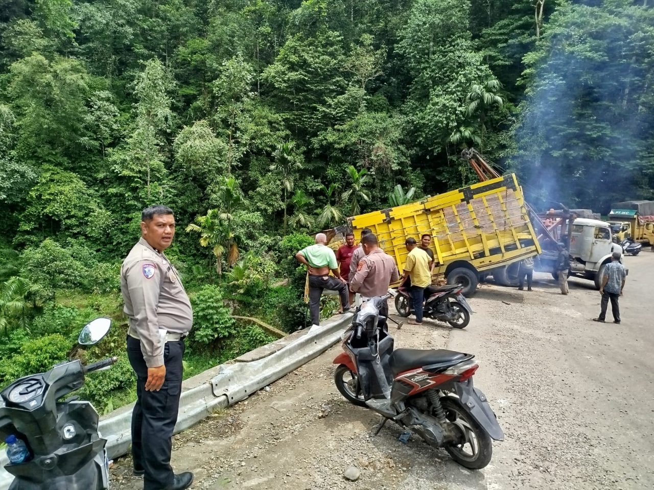 Patah As Roda, Mobar Mundur Ke Jurang Di Kedabuhan