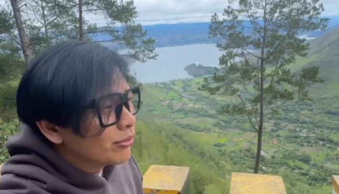 Vocalis Gigi Soroti Banyaknya Sampah Di Tele Samosir