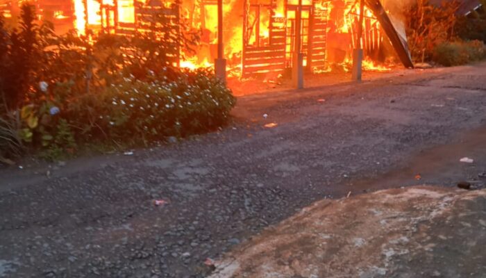 Satu Rumah Di Wih Nongkal Ludes Terbakar