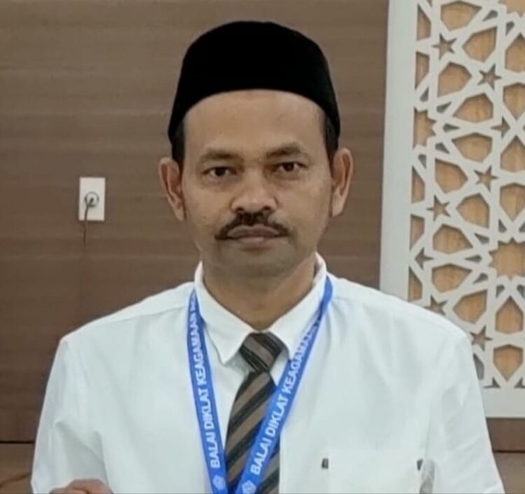 Santri Digital Vs Dunia Hedonis: Siapa Yang Menang Di Era TikTok?