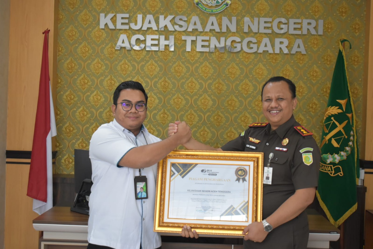 Pulihkan Keuangan Negara, Kejari Agara Terima Penghargaan Dari BPJS Ketenagakerjaan