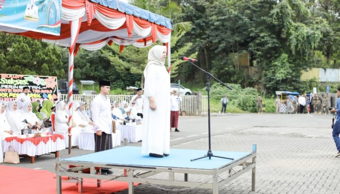 Madina Gelar Upacara Dan PKG Untuk Santri