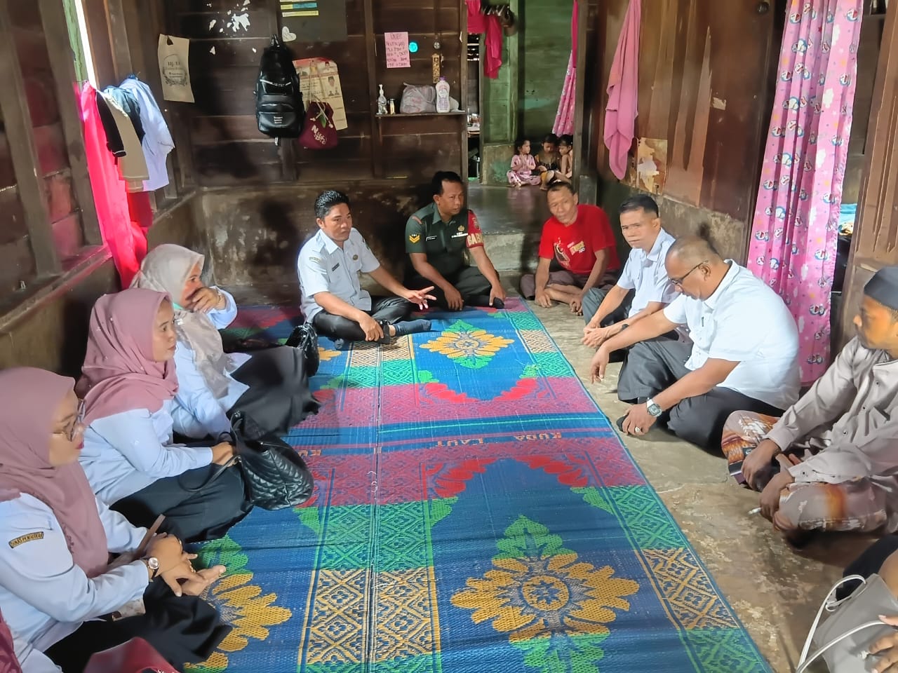 Setelah Diberitakan, Pemerintah Siabu Bantu Keluarga Lumpuh yang Miskin Dan Anak Putus Sekolah