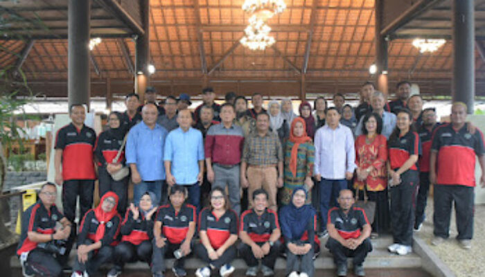 Gelar Media Gathering & Outbound Jurnalis, Pesan Prof Baharuddin: Berikan Masukan Untuk Kemajuan Unimed