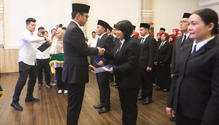 Rico Waas Ambil Sumpah Janji Dan Lantik 53 Pejabat Fungsional