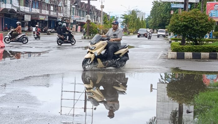 Drainase Kota Sigli Tersumbat, Genangan Tidak Kunjung Surut Dan Harapan Warga Yang Terendam