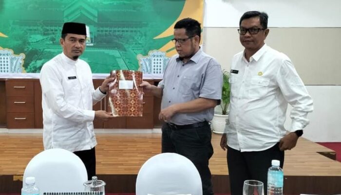 Ketua PPDI Aceh Serahkan Bahan Pertimbangan Pembentukan Pergub Turunan Qanun Disabilitas