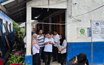 Dapat Bantuan Revitalisasi, dr Sofyan Yan Kunjungi SD Negeri 101819 Pancur Batu