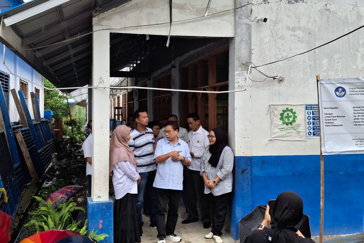 Dapat Bantuan Revitalisasi, dr Sofyan Yan Kunjungi SD Negeri 101819 Pancur Batu