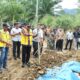 Tinjau Jalan Provinsi Putus Akibat Longsor, Bupati Simalungun Perintahkan Kadis PUTR Perbaiki Sementara